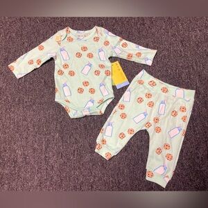 NWT Monica & Andy Organic Cotton Cookies & Milk Body Suit and Pants Size 3-6 Mon